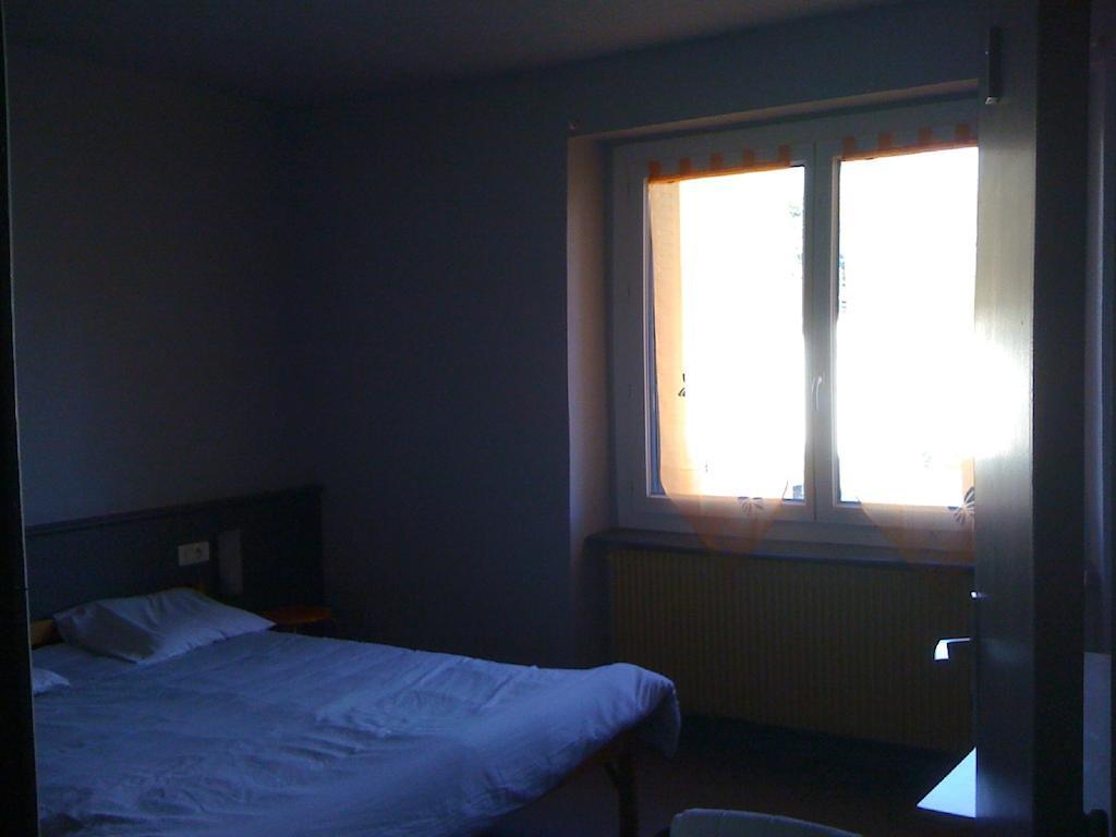 Pension Hotel Restaurant De La Place Voujeaucourt Номер фото